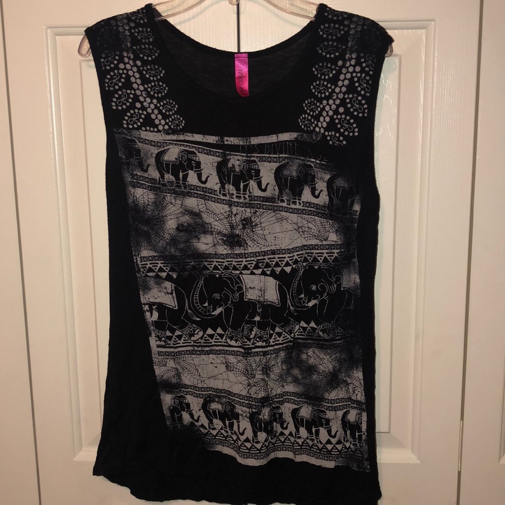 Black Tank Top Elephant graphic T-shirt